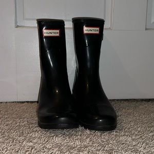 LIGHTLY WORN BLACK HUNTER RAIN BOOTS